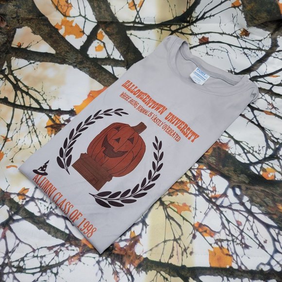 Halloweentown University Tee M Gray Alumni Shirt Class Halloween Disney T-Shirt - Picture 5 of 6